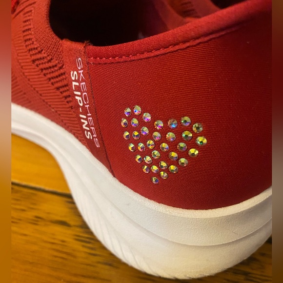 Women’s Red Skechers slip-ins, size 8.5. Worn just once or twice. - Picture 6 of 13